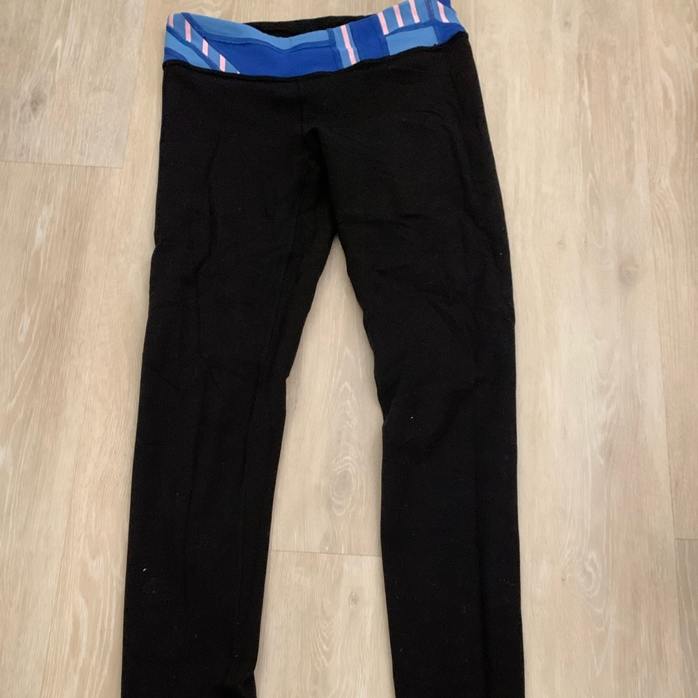 Reversible black ivivva leggings - size 12